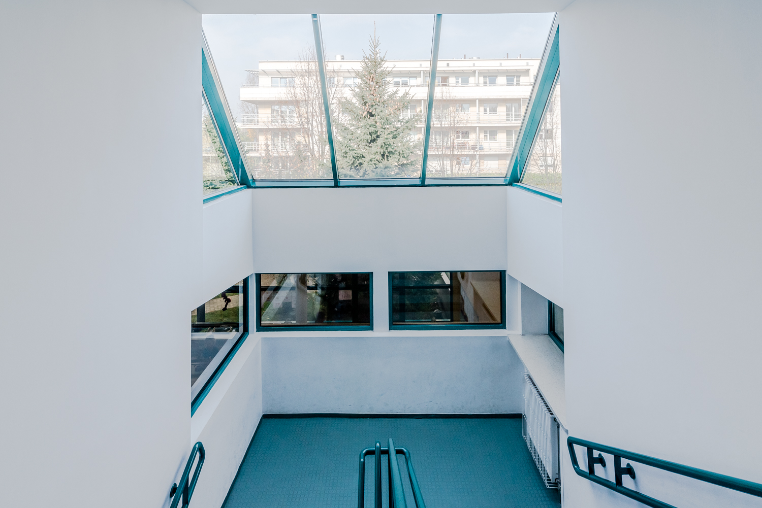 Zdjęcie architektury budynku Szkoła Podstawowa i Gimnazjum Przymierza Rodzin im. Jana Pawła II